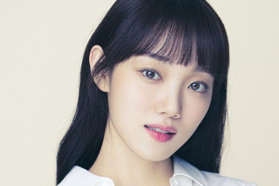 lee-sung-kyung-in-talks-for-new-drama-focused-on-entertainment-industry