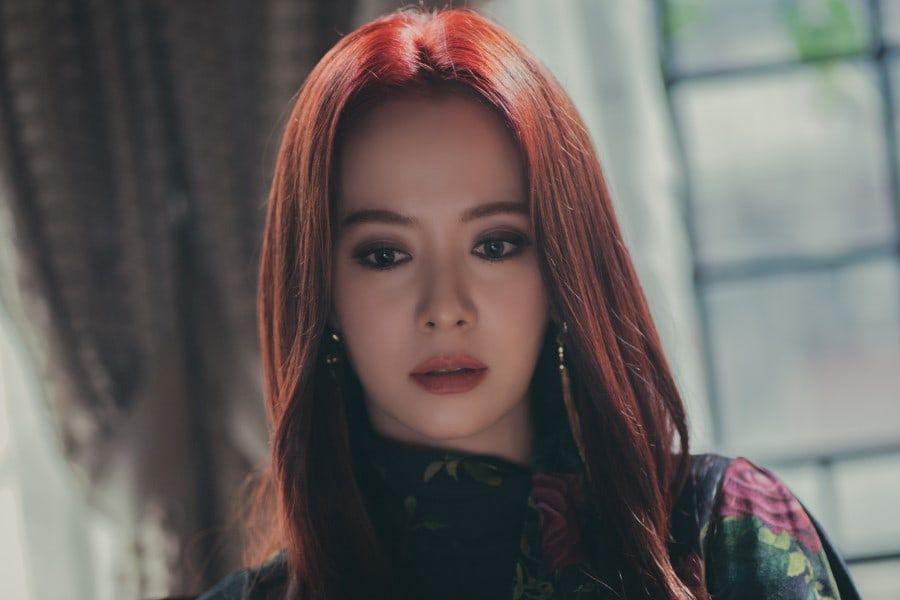 song-ji-hyo-bewitches-viewers-with-transformation-into-modern-day-witch-for-“the-witch’s-diner”